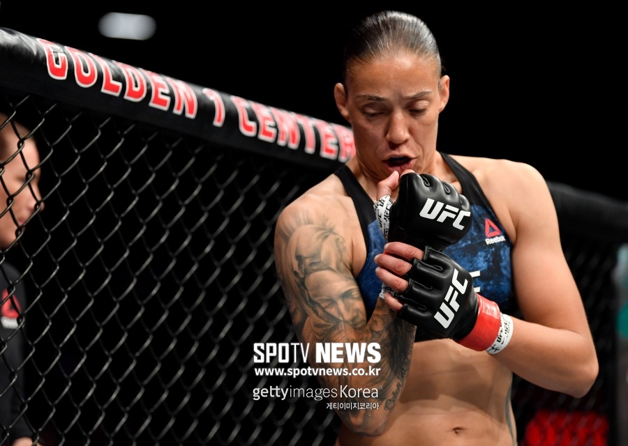 [UFC] 데 란다미는 16초…페이버는 46초 만에 KO승