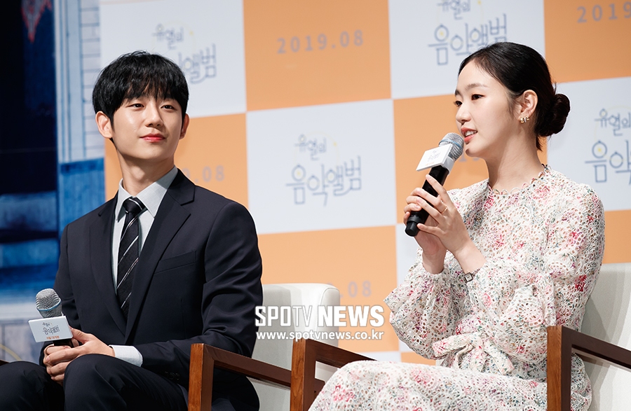 [포토S] 정해인, 김고은 바라보는 감미로운 눈빛