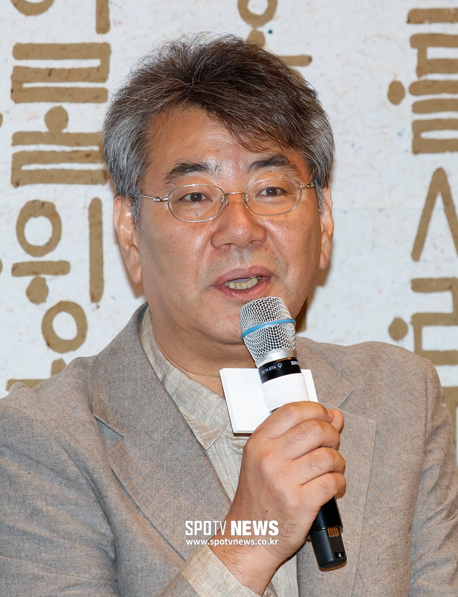 [포토S] 인사하는 조철현 감독