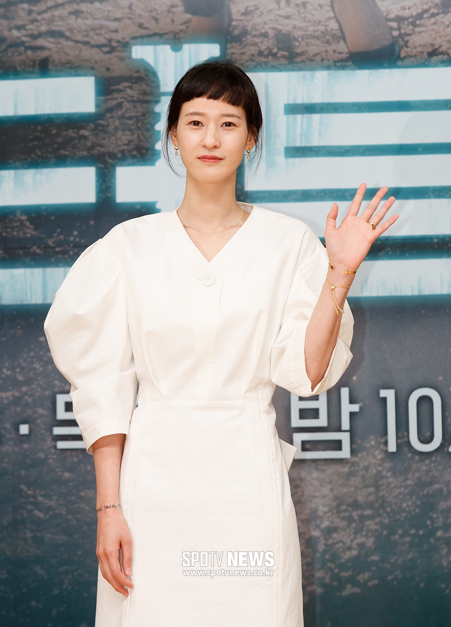 [포토S] 포즈 취하는 배우 이영진