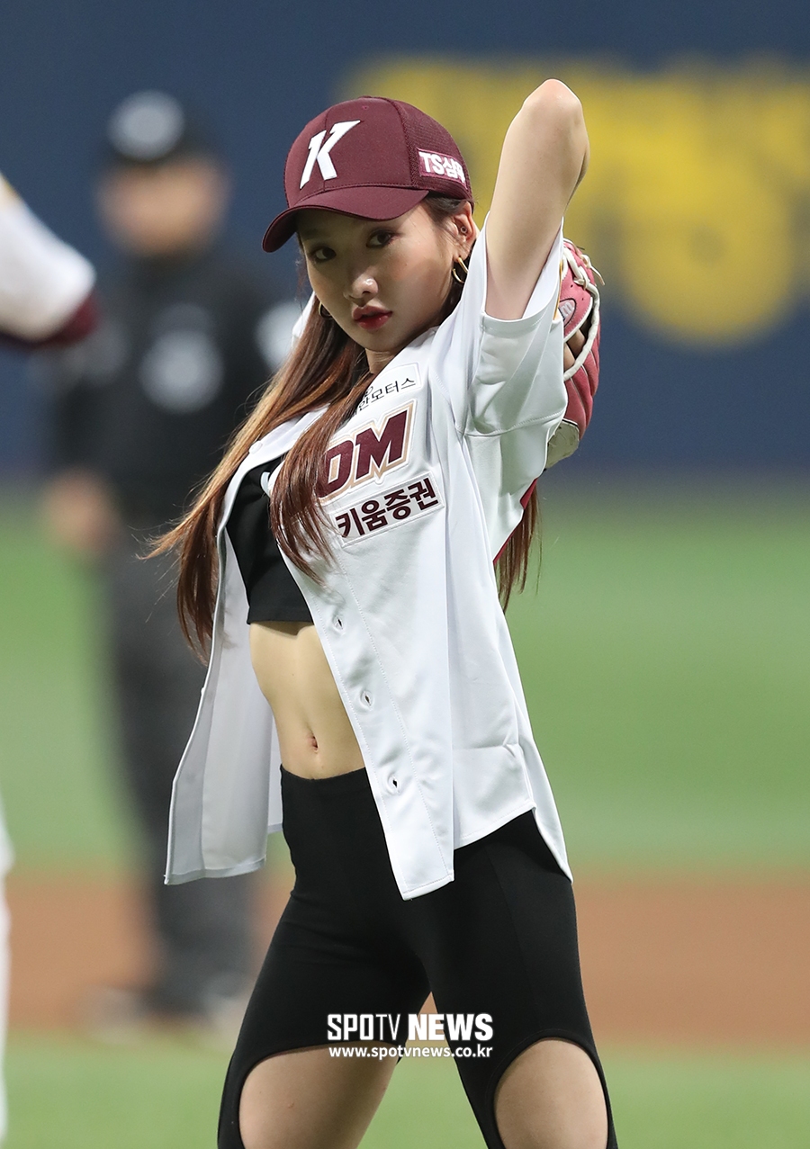 [포토S] 시구 위걸스 한정아, 탄탄한 복근 노출