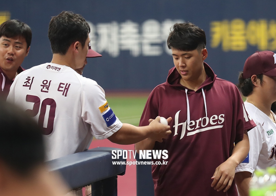 [포토S] 키움 김선기, 평생 간직할 데뷔전 승리구