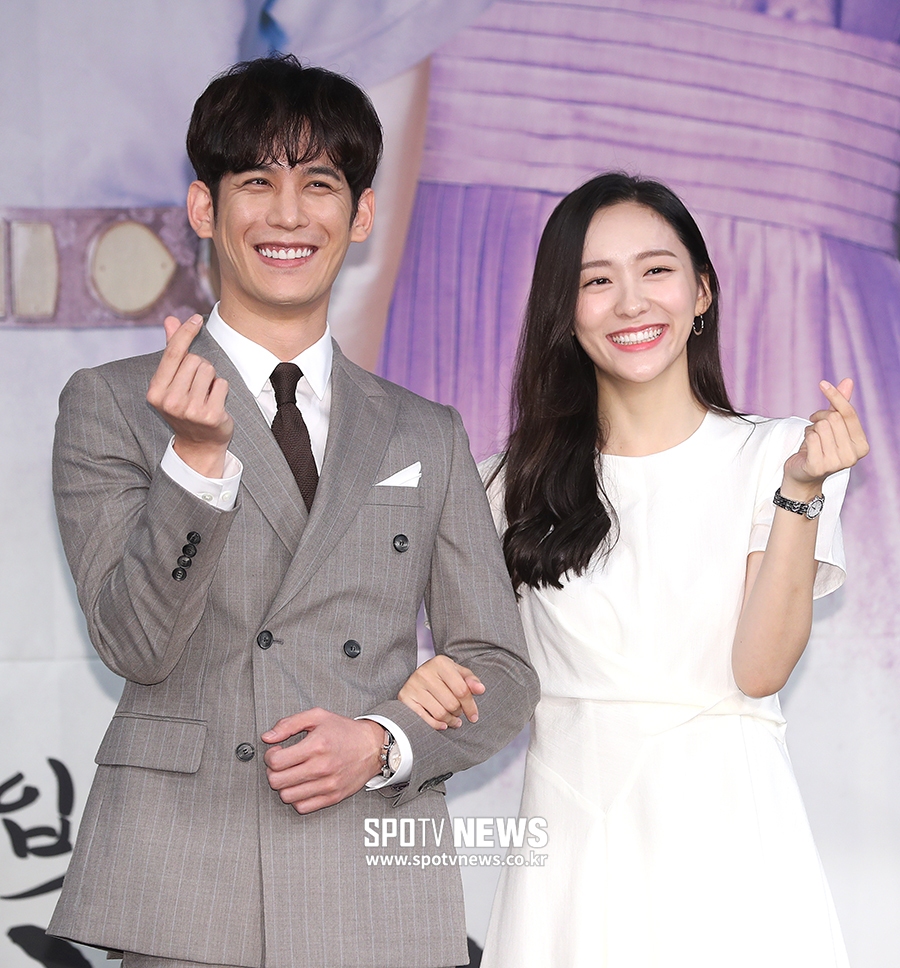 [포토S] 박기웅-박지현, 하트 뿅뿅!