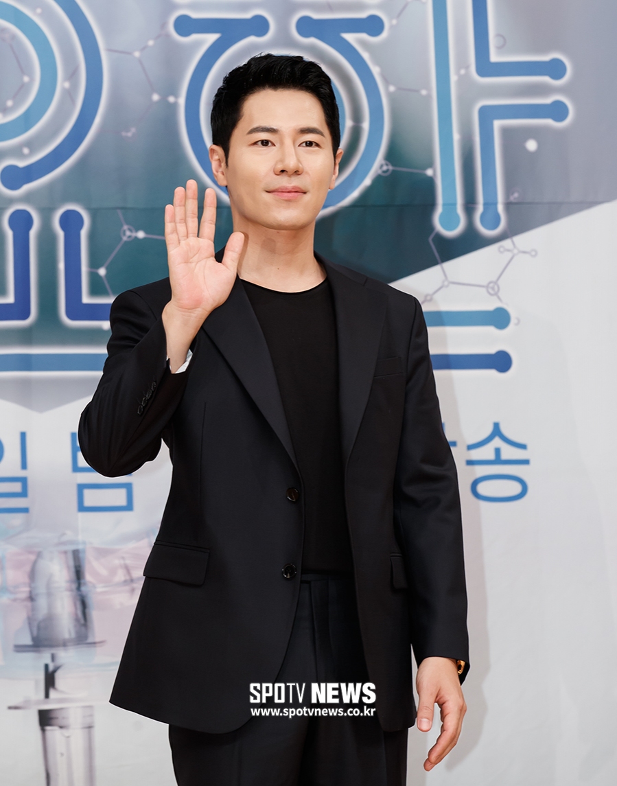 [포토S] 포즈 취하는 배우 이규형