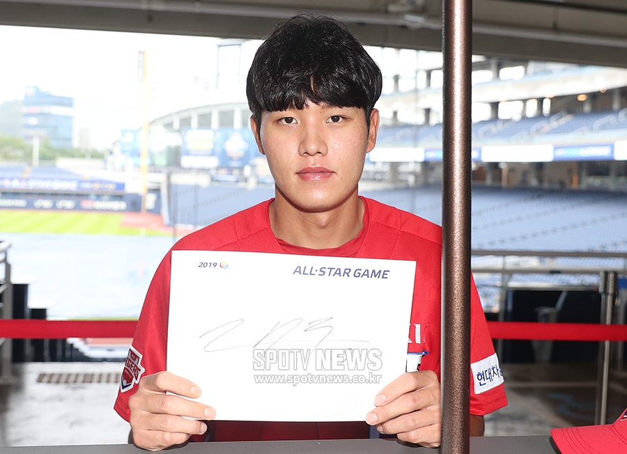 [포토S] KIA 오선우, '아이돌 미모로 광주 누나팬들의 예쁨을~'