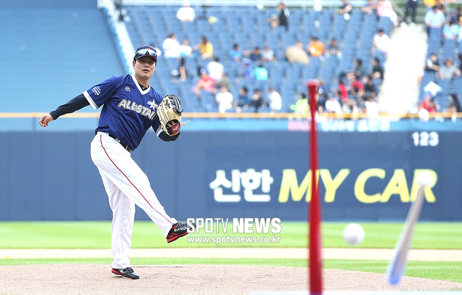 [포토S] 민병헌, 배트 맞추기 신공!