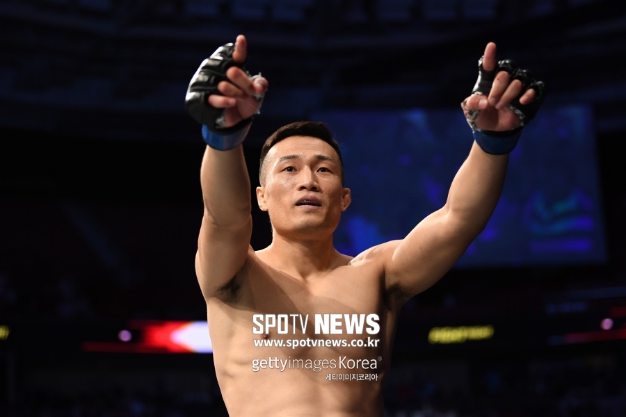 [정오의 UFC] 정찬성, 오르테가에게 대결 요구 "뭐하고 있어?"
