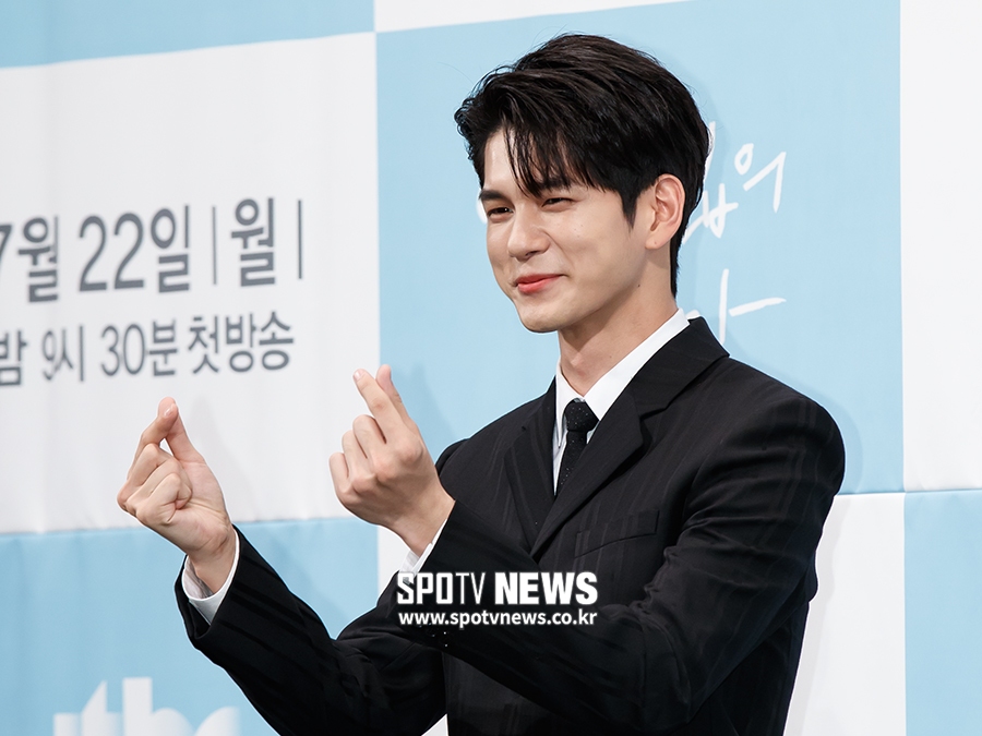 [포토S] 옹성우, '심쿵' 손하트