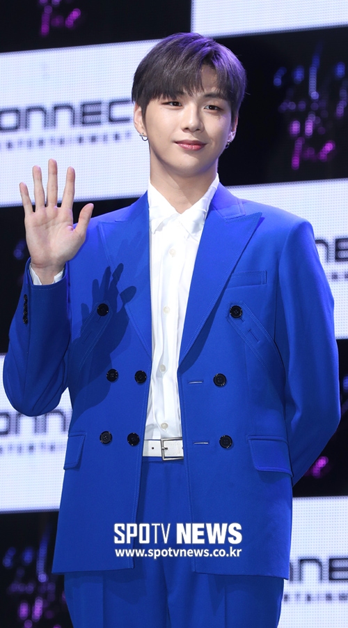 긴 공백기 끝 데뷔 '神인 가수' 강다니엘, 타이틀곡 '뭐해' [영상]