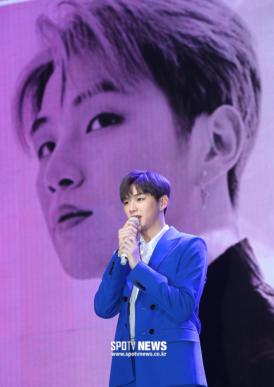 [포토S] 강다니엘, '앞으로도 지켜봐 주세요'