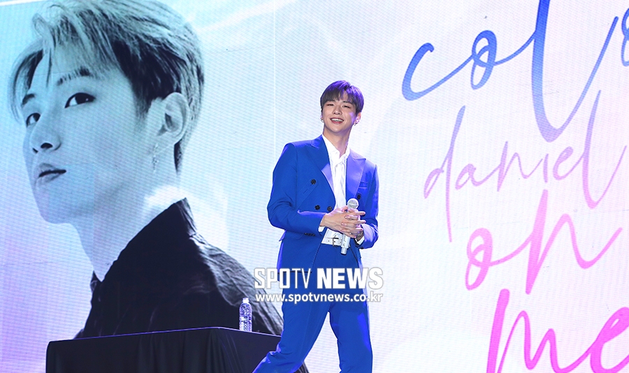 [포토S] 데뷔 쇼케이스 마친 강다니엘