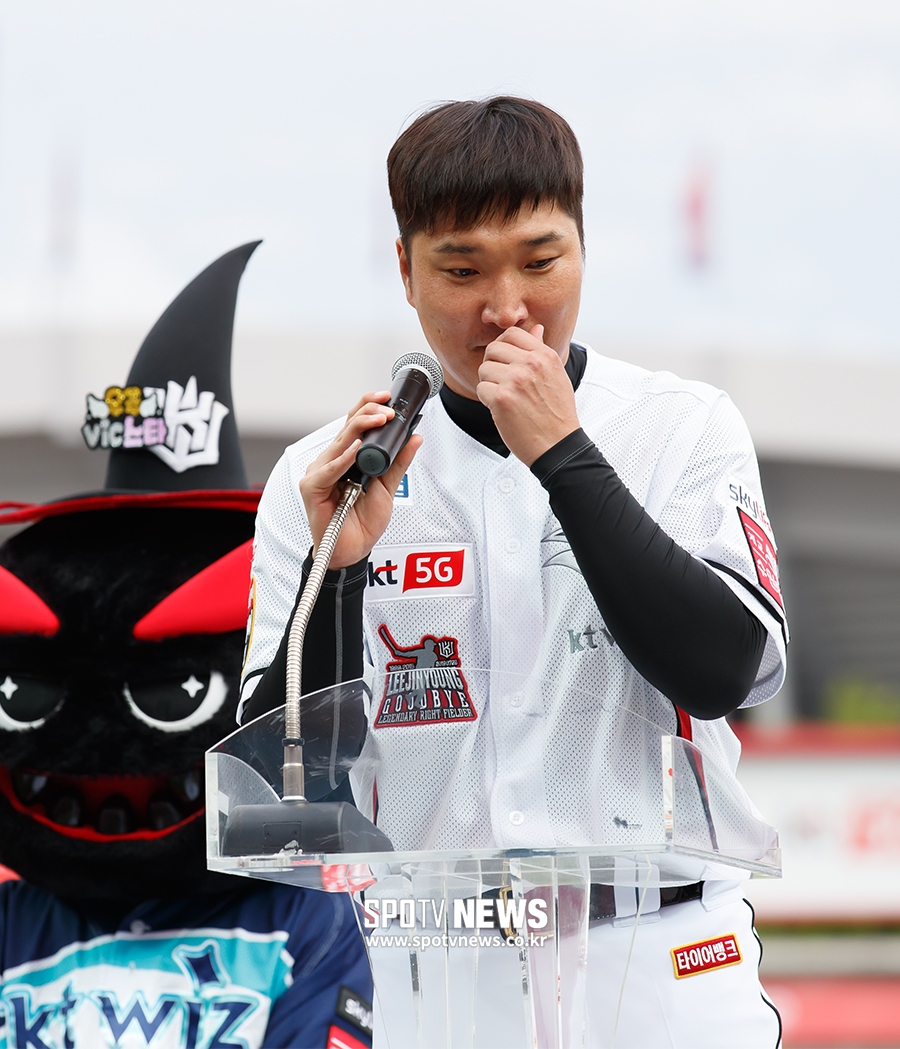[포토S] 이진영, 가슴 벅찬 은퇴식