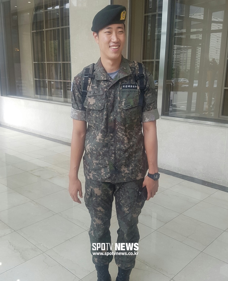 군복 입은 정효근 "월드컵 출전 정말 행복해요"