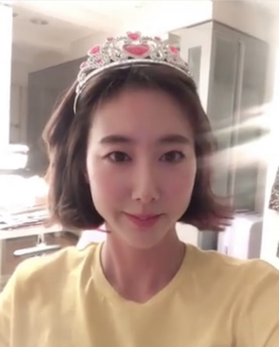 컴미의 귀환? '요정 컴미' 전성초, 왕관 쓴 근황 공개…"정의의 이름으로"[SNS컷]