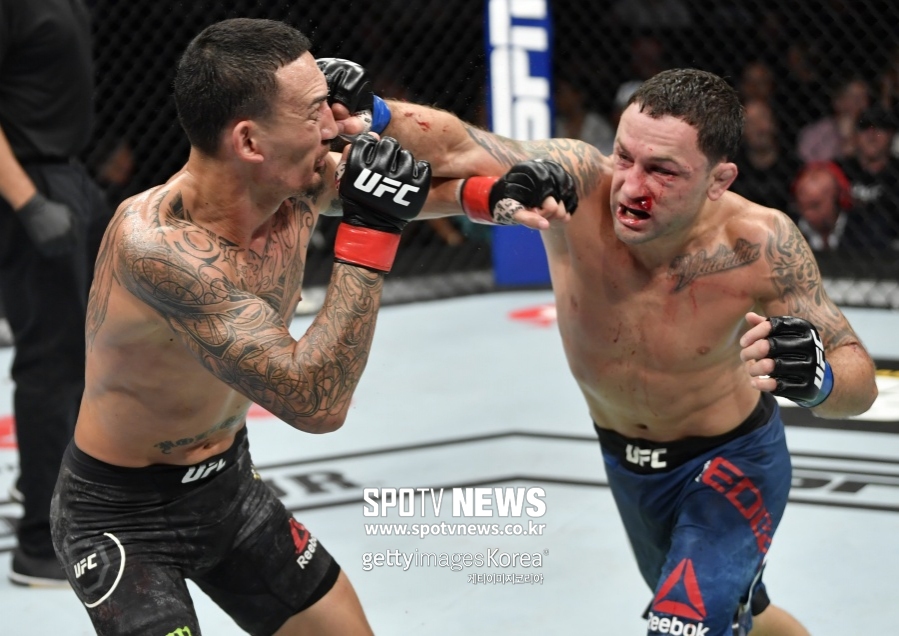 [정오의 UFC] 전 UFC 라이트급 챔프 에드가, 페더급 거쳐 밴텀급으로?