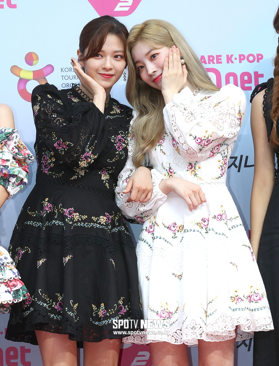 [포토S] 트와이스 정연-다현, 방이동에 핀 꽃