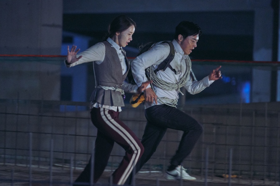[무:비하인드]'엑시트' 엔딩을 봐야하는 이유…이승환의 '슈퍼히어로'