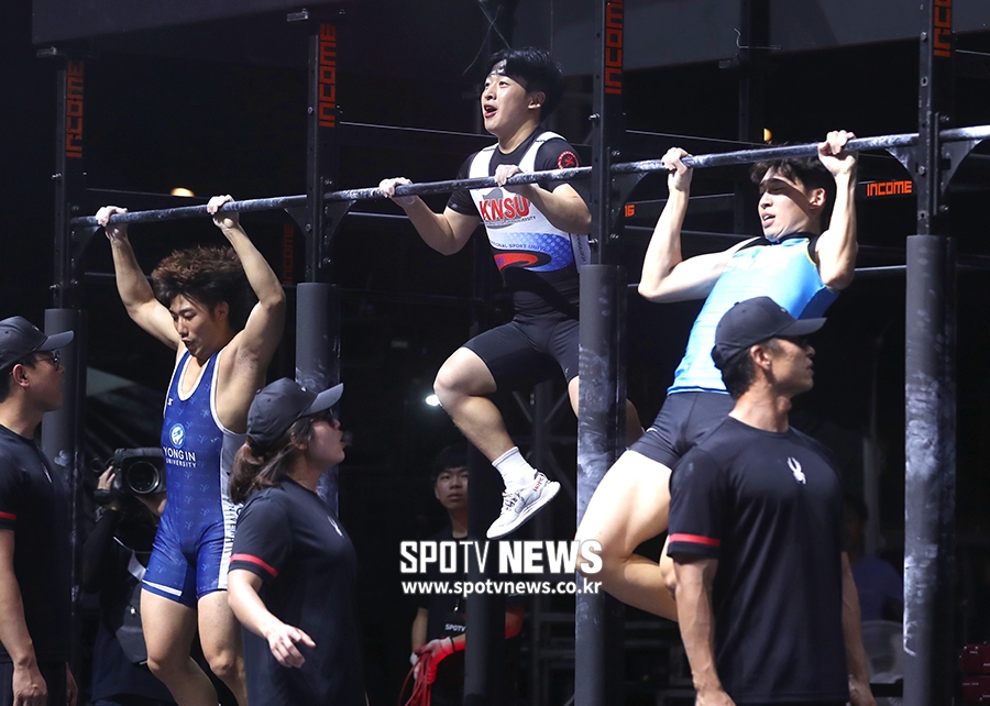 [포토S] 한국체대 역도부, '턱걸이 껌이죠'