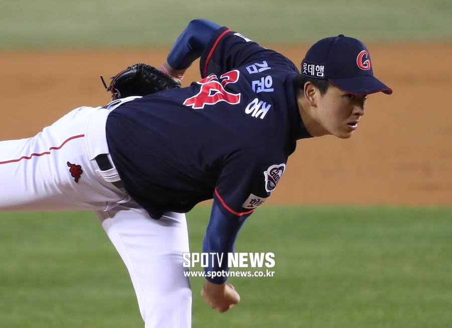잊혀지는 롯데 '190cm' 듀오…공필성 대행 "기회 줄 것"