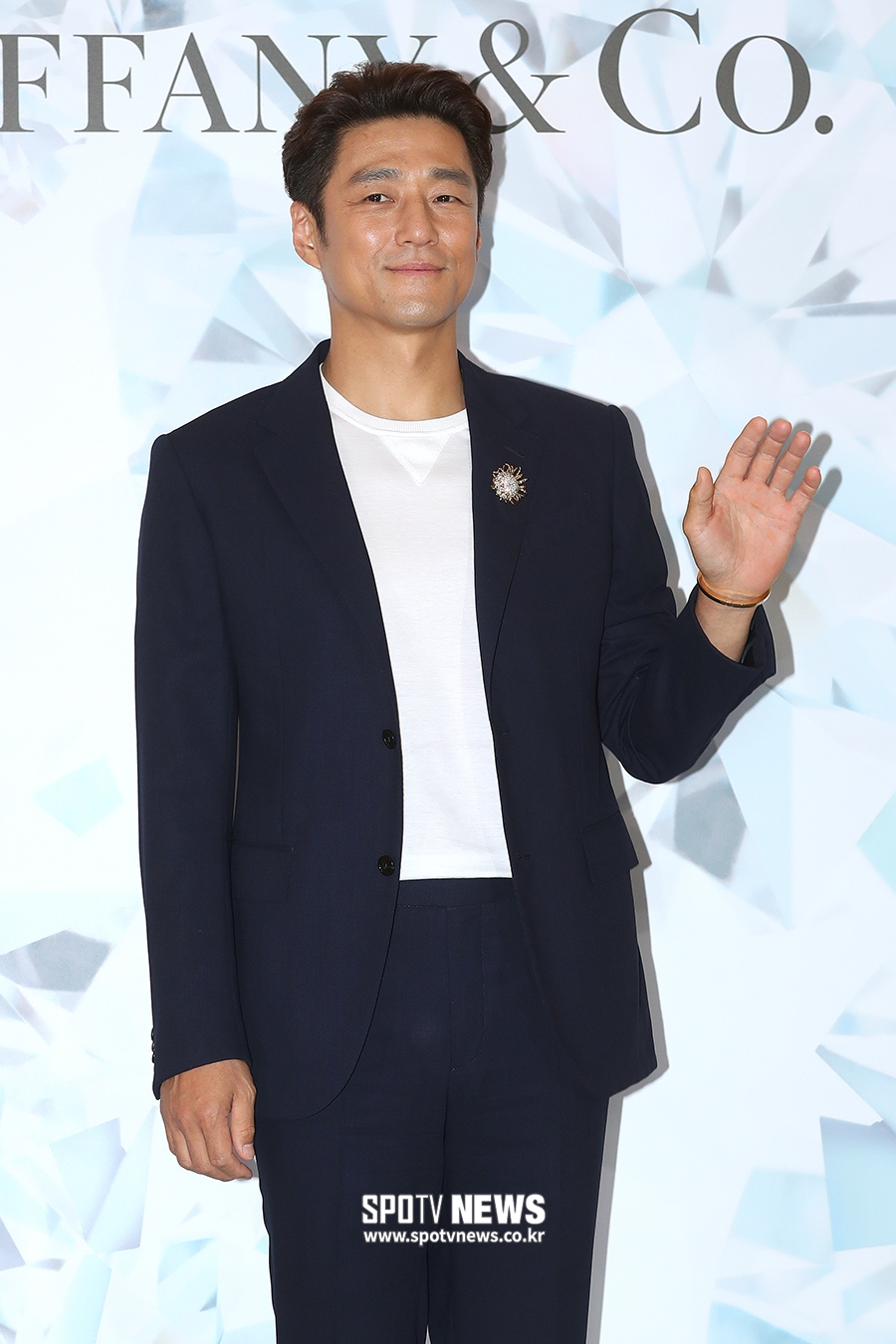 [포토S] 지진희, 반듯한 손인사