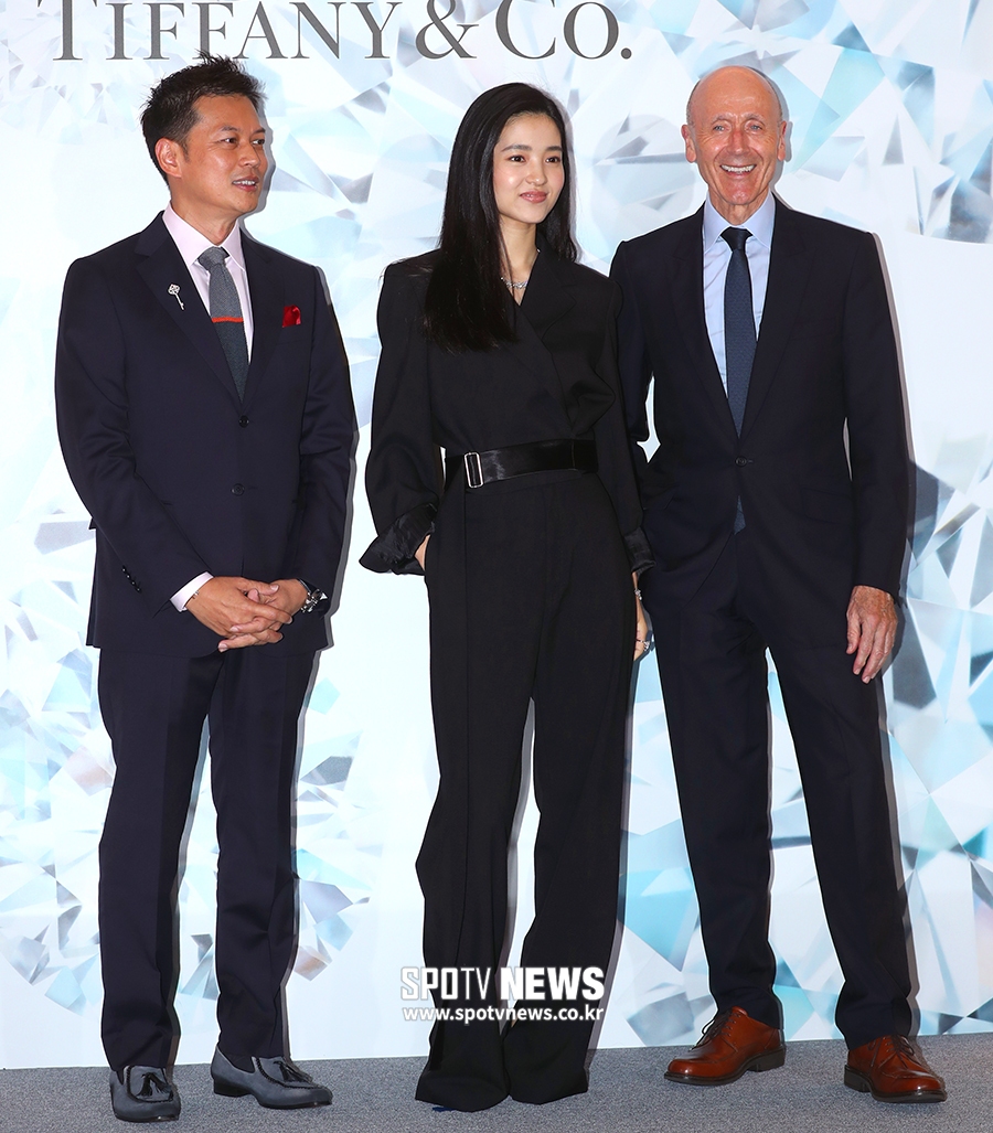 [포토S] 김태리, 관계자들과 함께 멋스럽게