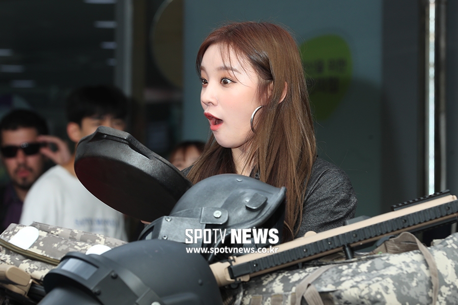 [포토S] (여자)아이들 우기, 프라이팬 무게에 깜짝!
