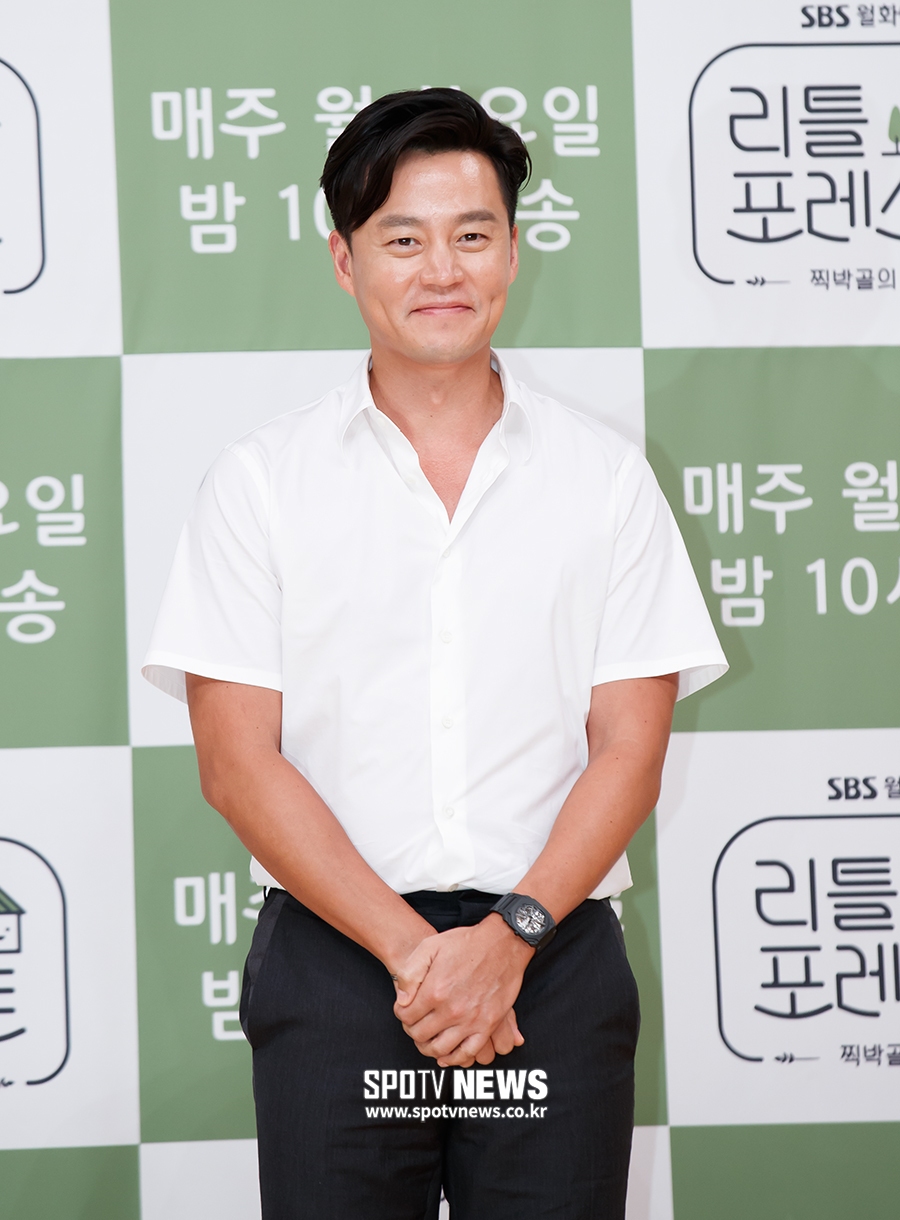 [포토S] 이서진, 말 없이 미소만