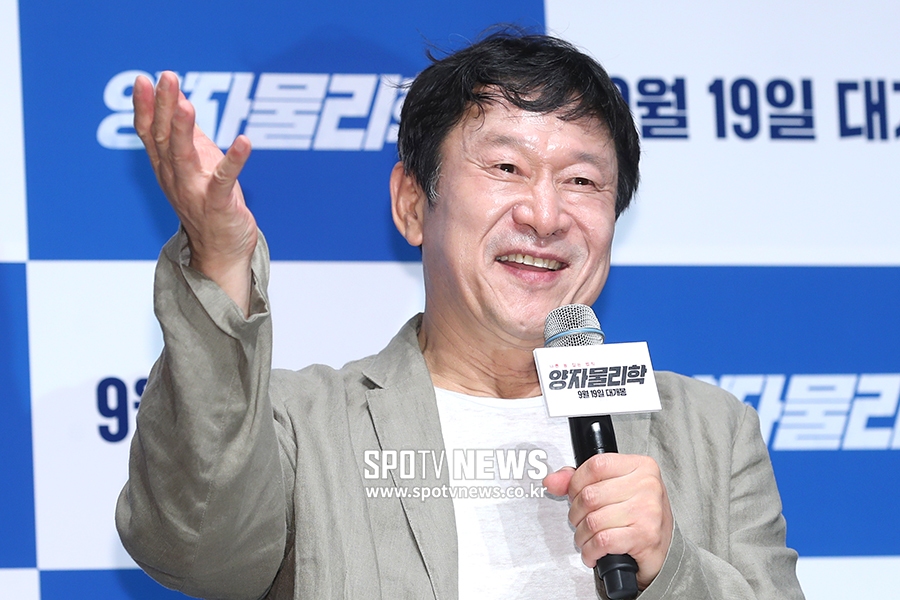 [포토S] 김응수, '내 돈 좀 불려줘요 우아하게~'