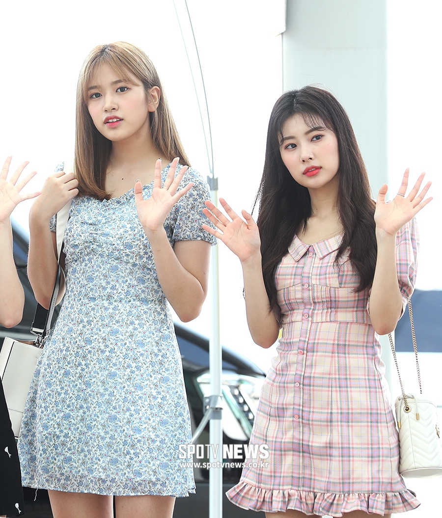 [포토S] 안유진-강혜원, 예쁜 손인사