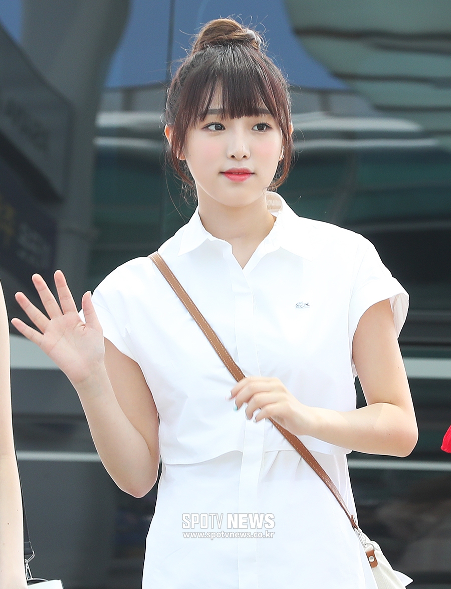 [포토S] 최예나, '올린 머리가 잘 어울려~'