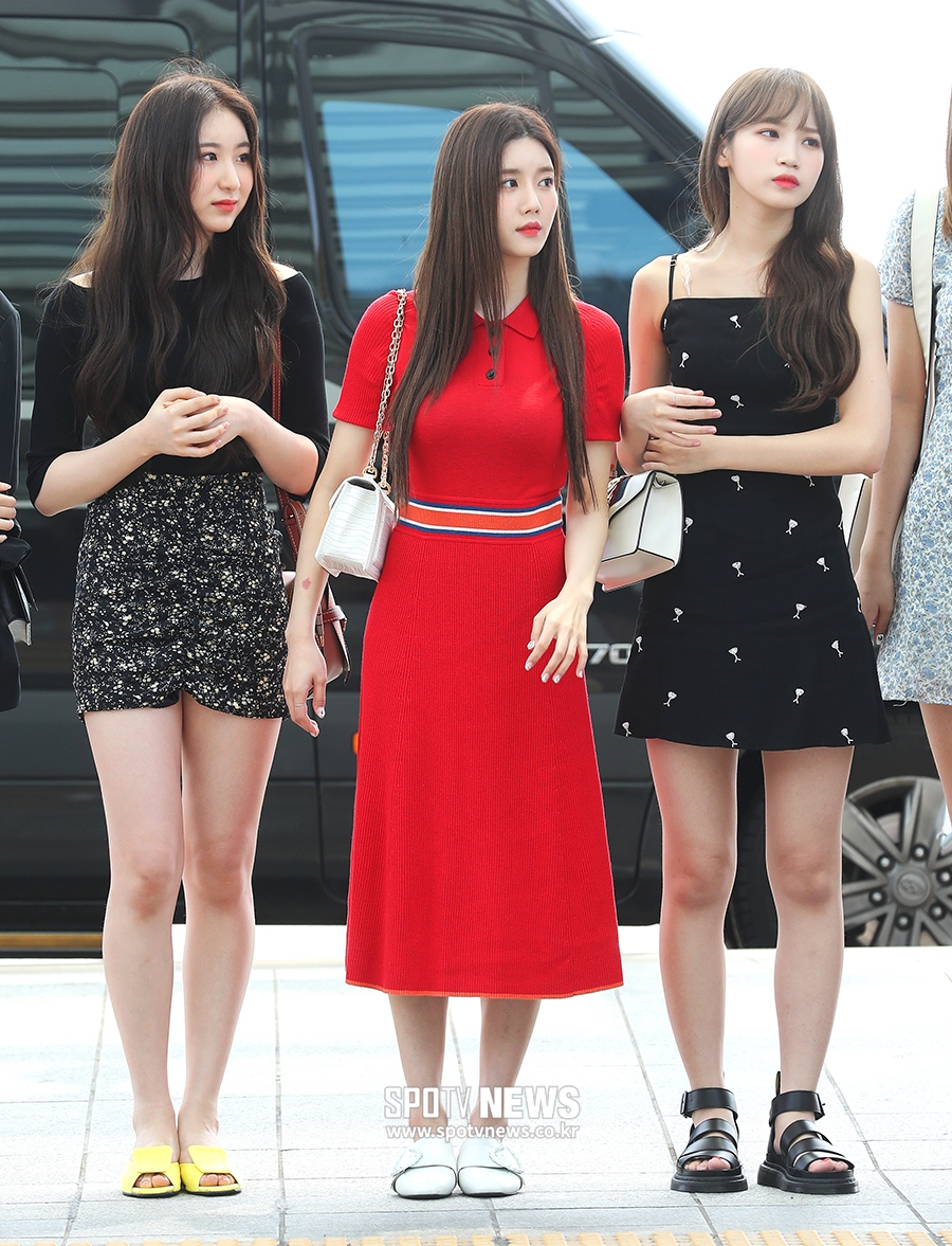 [포토S] 이채연-권은비-김채연, 블랙 사이 레드