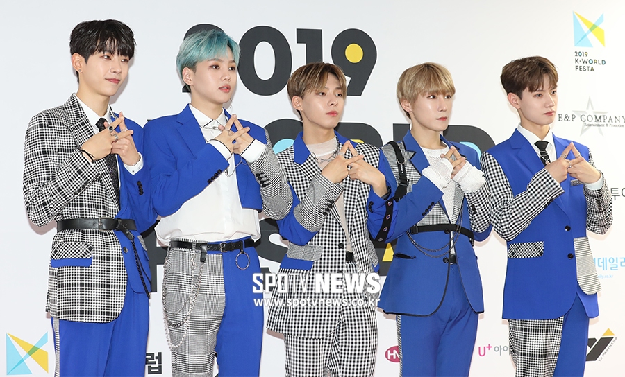 [포토S] 포토월 오른 디원스