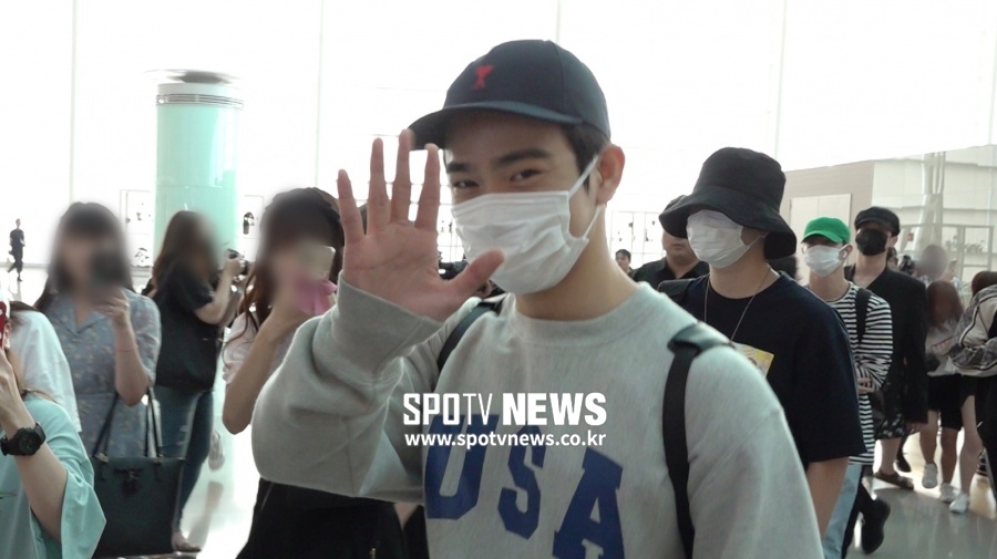 갓세븐 출국, 매일 보고 싶은 '훈남' 비주얼 [공항패션]