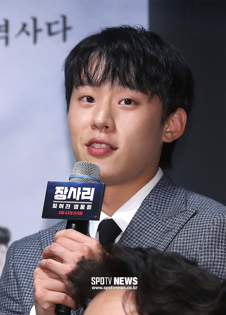 [포토S] 인사말 하는 김성철