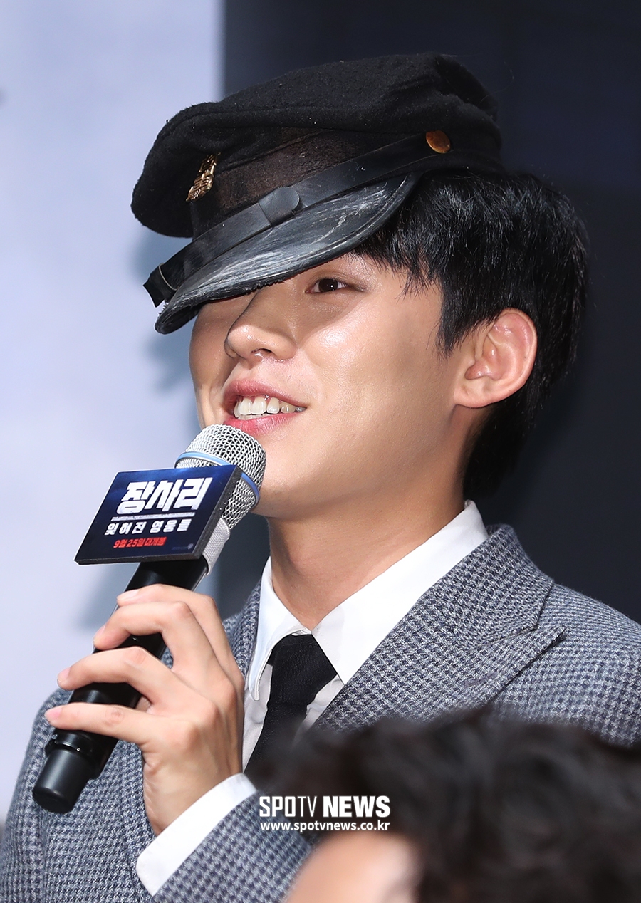 [포토S] 김성철, 삐딱하게