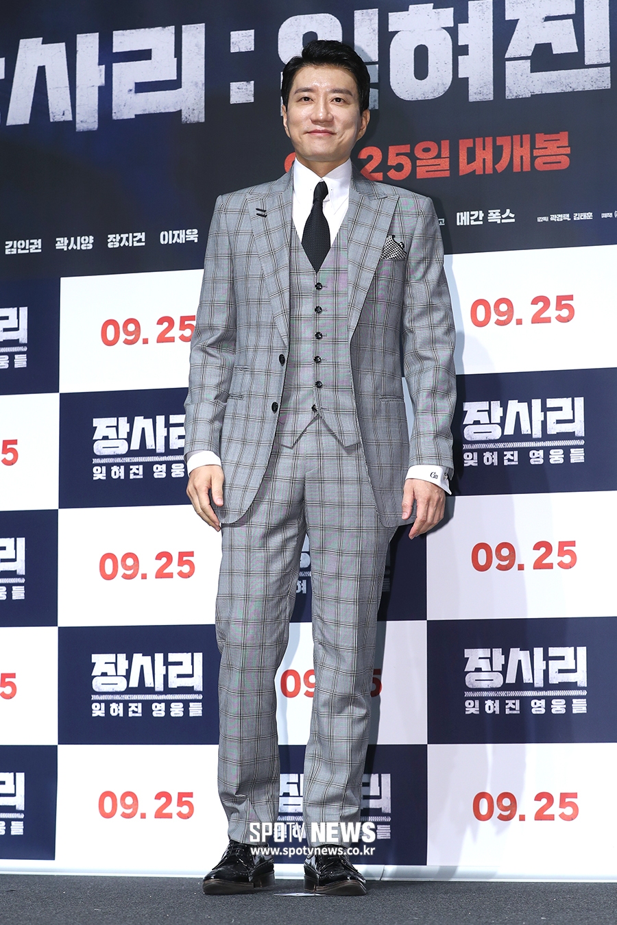 [포토S] 김명민, 체크 슈트 입고