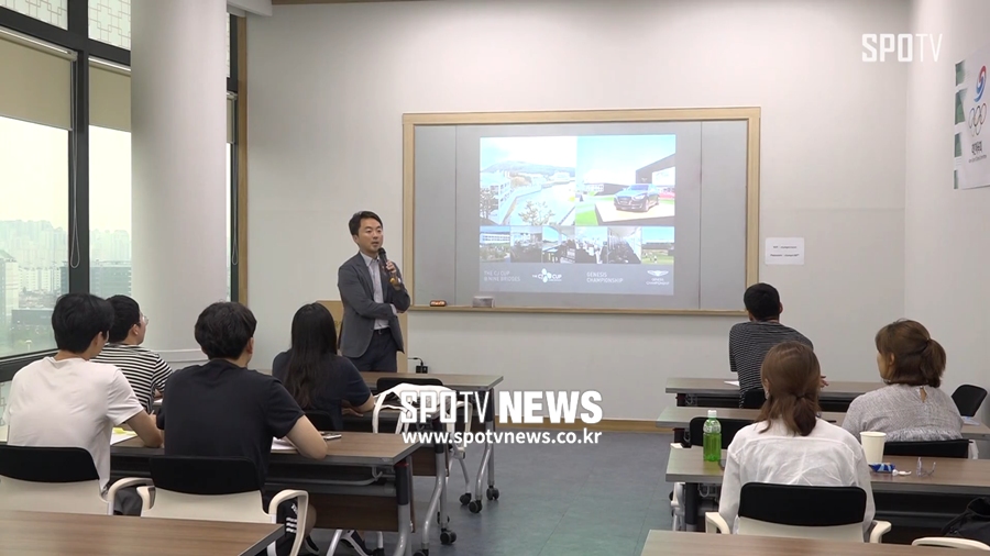 공 대신 연필 쥔 '선출'들…"인생2막 로드맵 얻고 가요"