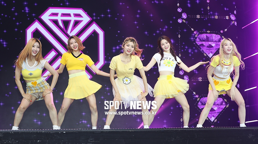 [포토S] 퍼플백, 상큼 발랄!