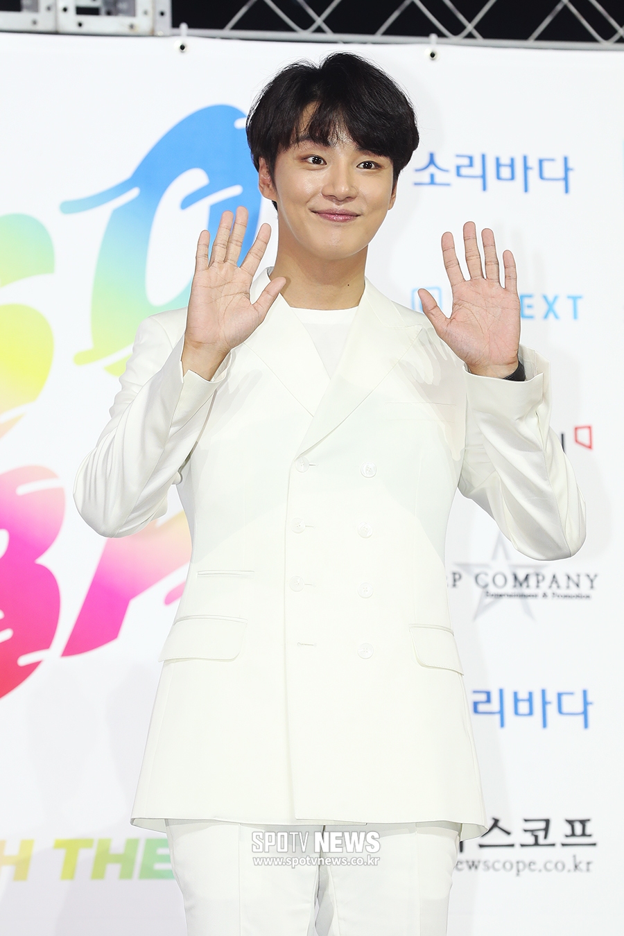 [포토S] 윤시윤, 반사판 패션