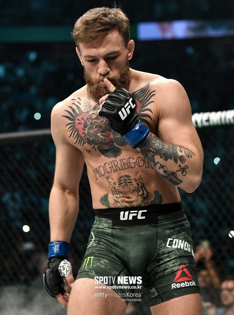 [정오의 UFC] 일반인 때린 맥그리거 "어떤 처벌이라도…곧 복귀전"