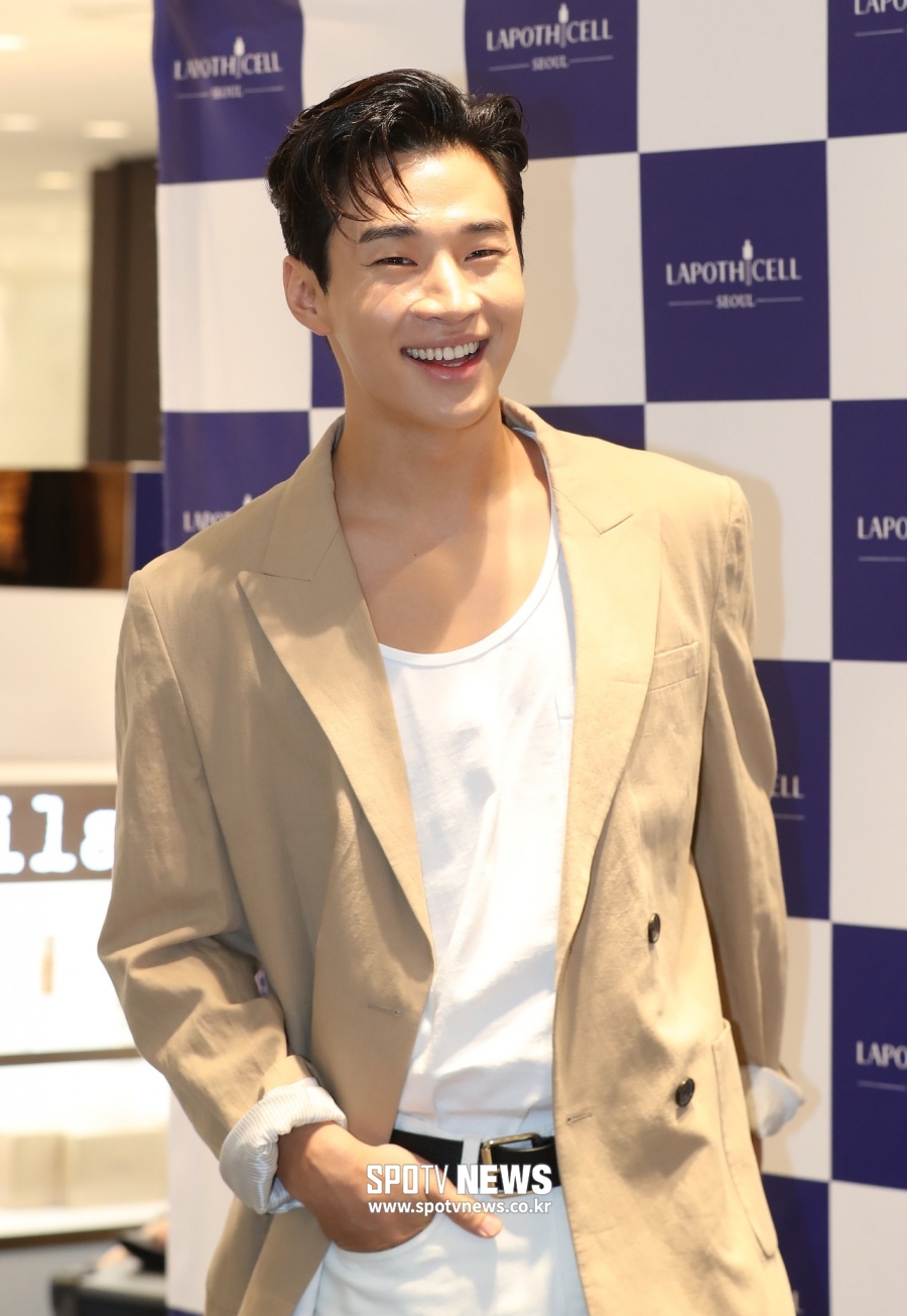'안녕 베일리' 헨리 "할리우드 진출…동양인으로서 어깨 무거웠다"