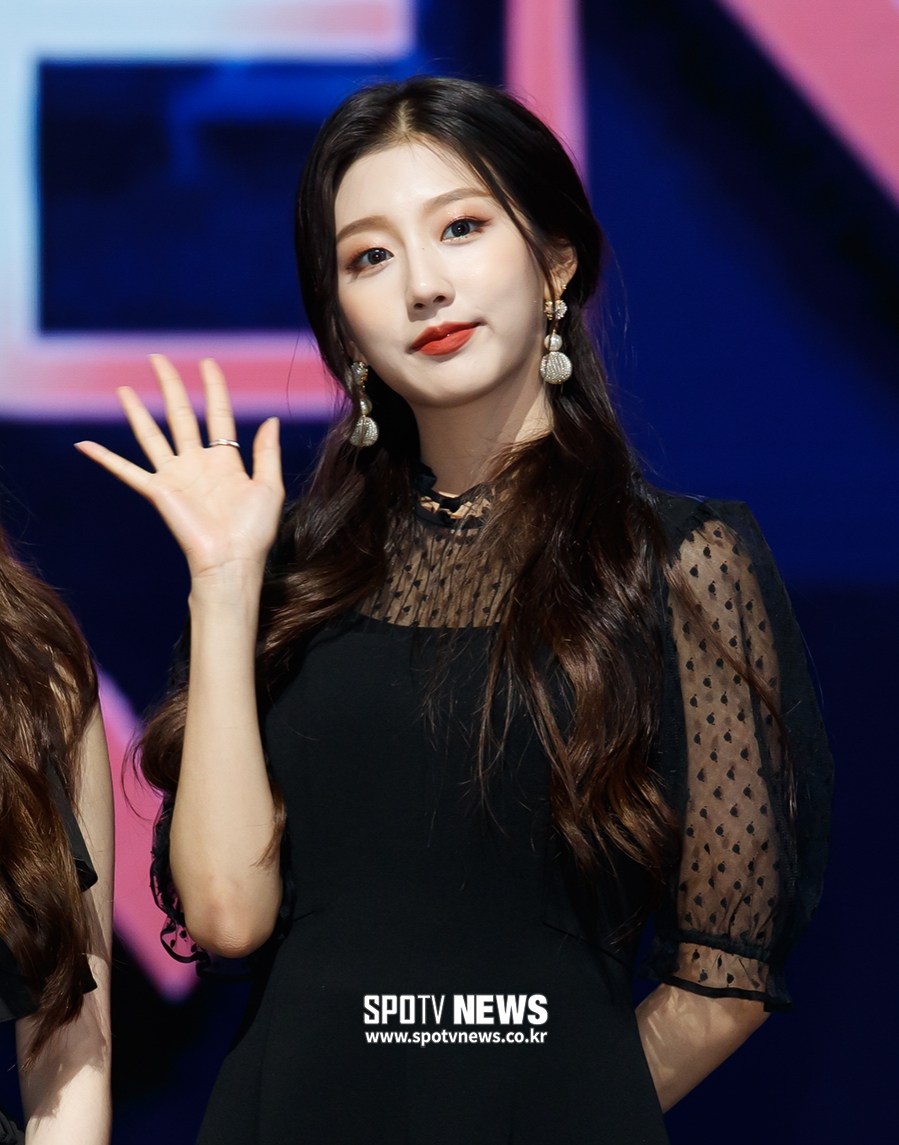 [포토S] 러블리즈 정예인, 귀여운 손인사