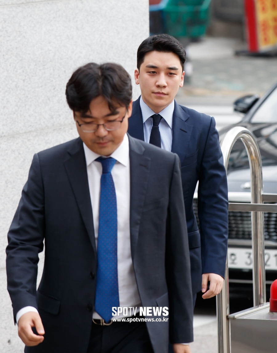[포토S] 변호사 뒤를 따라 경찰서 향하는 승리