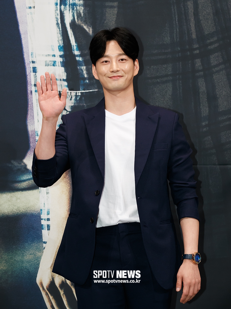 [포토S] 이현욱, 개성 넘치는 마스크