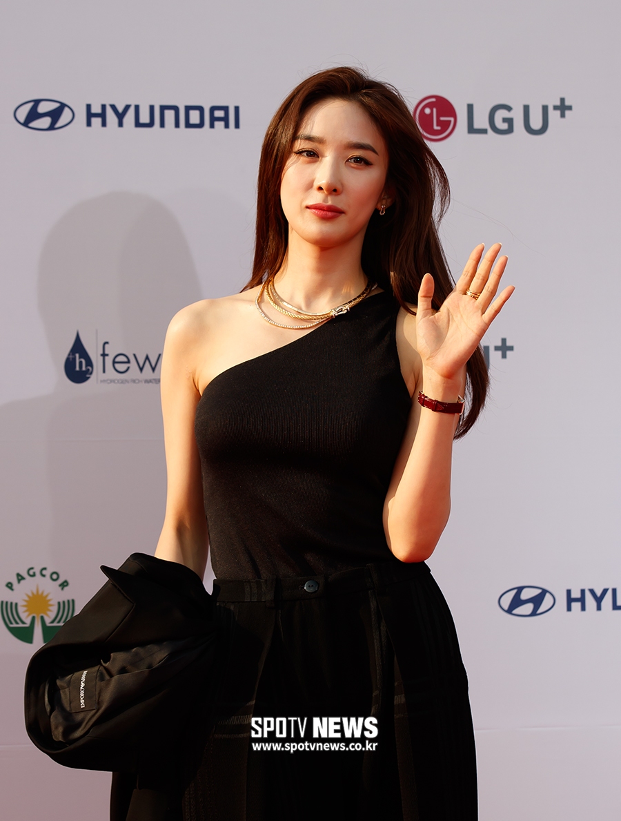 [포토S] 이청아, 청아한 손인사