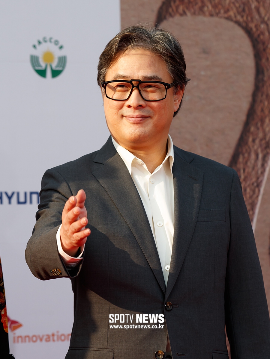[포토S] 드라마 가지고 시상식 찾은 박찬욱 감독