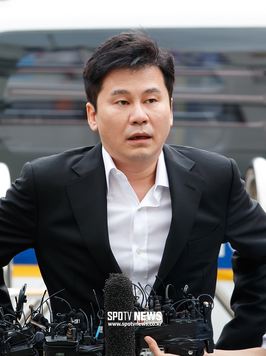 [포토S] 양현석, 쏟아지는 질문에 한숨만