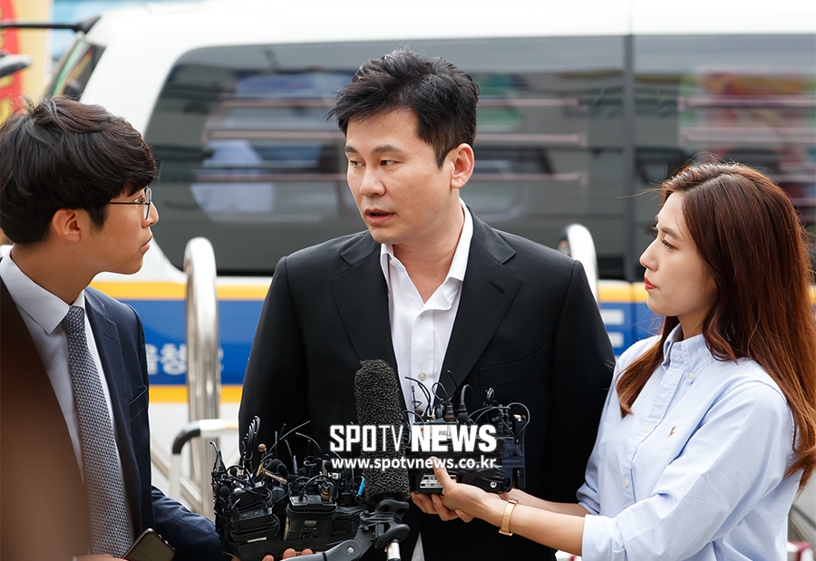 [포토S] 취재진 질문에 답하는 양현석