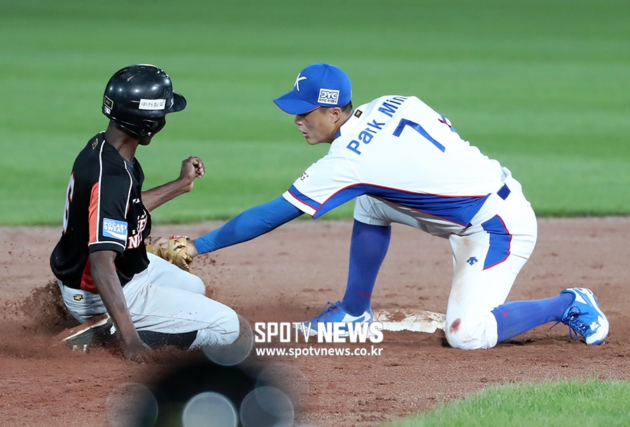 [포토S] 한국-네덜란드, 승부치기에서 나온 귀중한 견제사