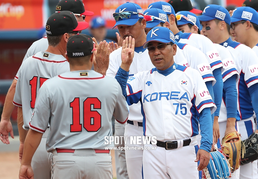 [포토S] 캐나다 상대로 승리한 이성열 감독